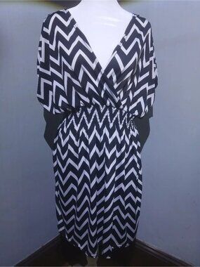 Second Skin Black & White Chevron Dress